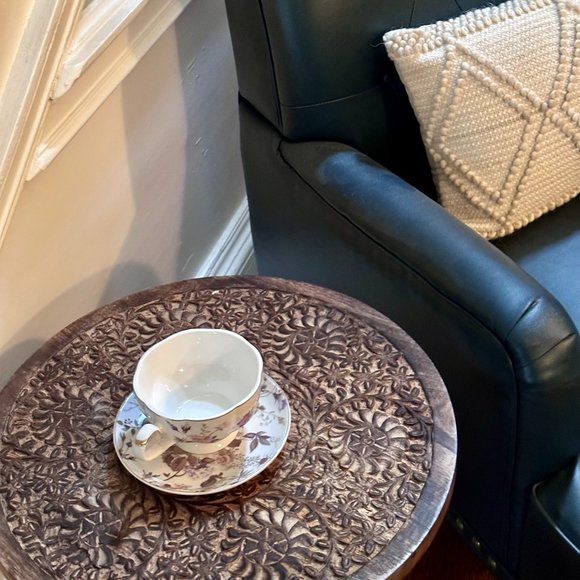 Beautiful Tea Cup and Saucer - Picture 13 of 15